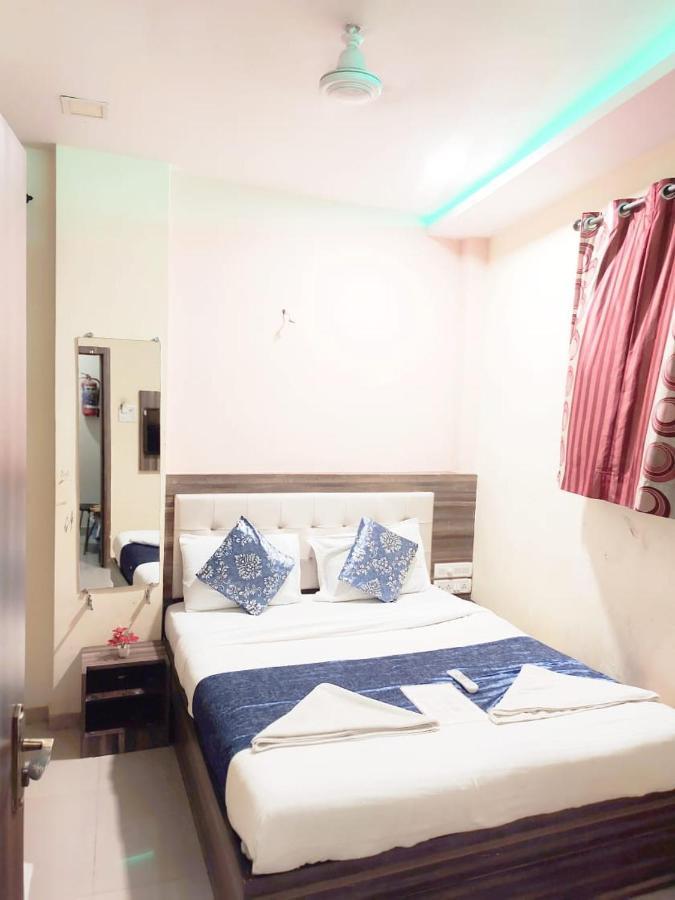 Hotel Golden Galaxy - Santacruz East Мумбаи Экстерьер фото