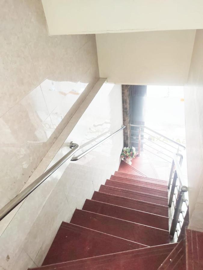 Hotel Golden Galaxy - Santacruz East Мумбаи Экстерьер фото